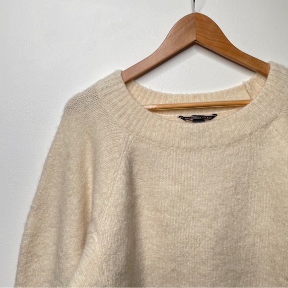 Victoria’s Secret Wool Blend Scoop Neck Cropped Fitted Fuzzy Sweater - Picture 2 of 7